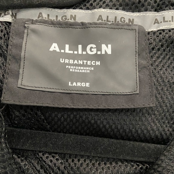 A.L.I.G.N Quarter Zip Wind Breaker L - Picture 4 of 4